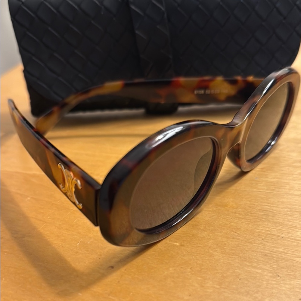 Stylish Tortoiseshell Sunglasses